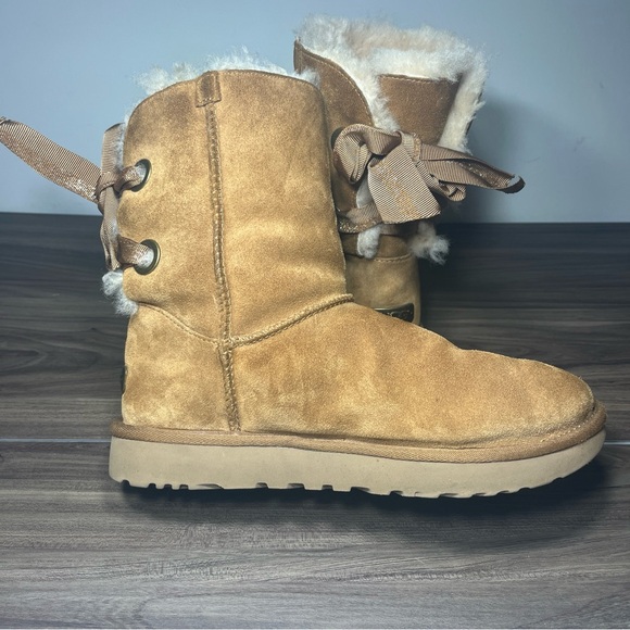 UGG CUSTOMIZABLE BAILEY BOW SHORT CHESTNUT SUEDE SHEARLING LINED US 8 / EU 39 - Picture 8 of 16